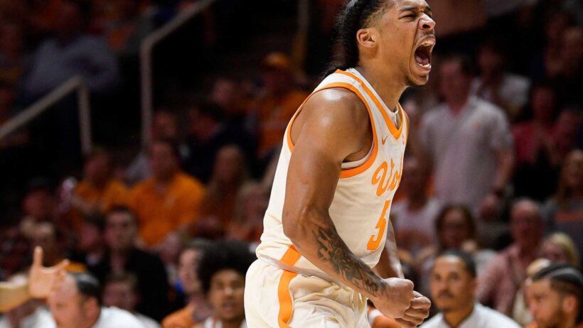 Tennessee guard Zakai Zeigler screaming
