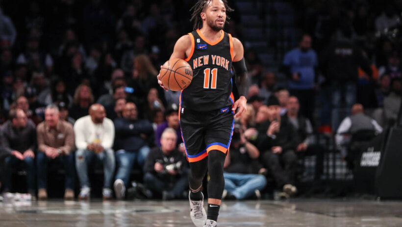 New York Knicks guard Jalen Brunson dribbling