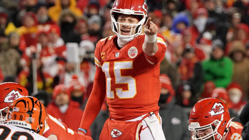 Patrick Mahomes pointing at line of scrimmage