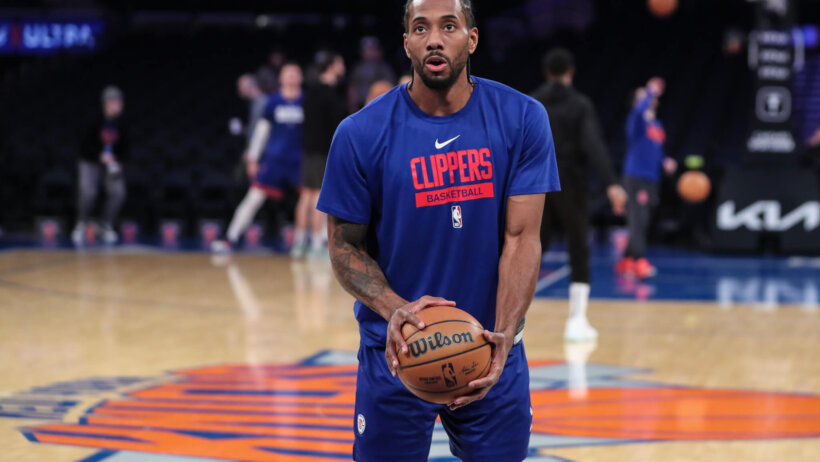 LA Clippers forward Kawhi Leonard warming up