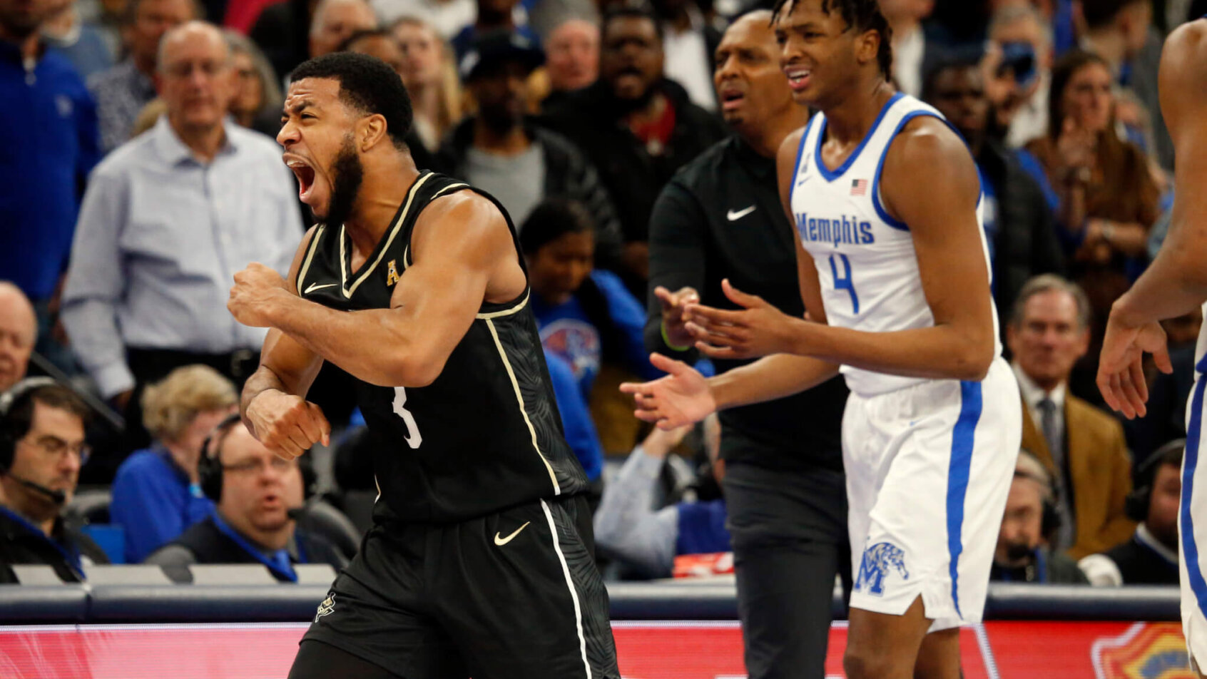 UCF Knights guard Darius Johnson celebrating