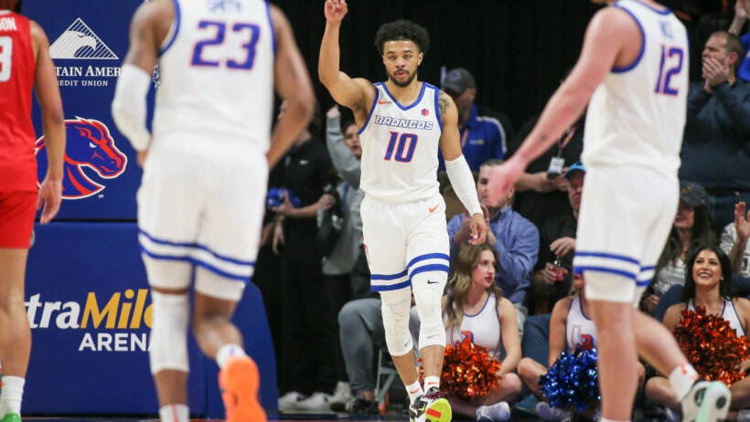 Boise State Broncos guard Marcus Shaver Jr pointing up