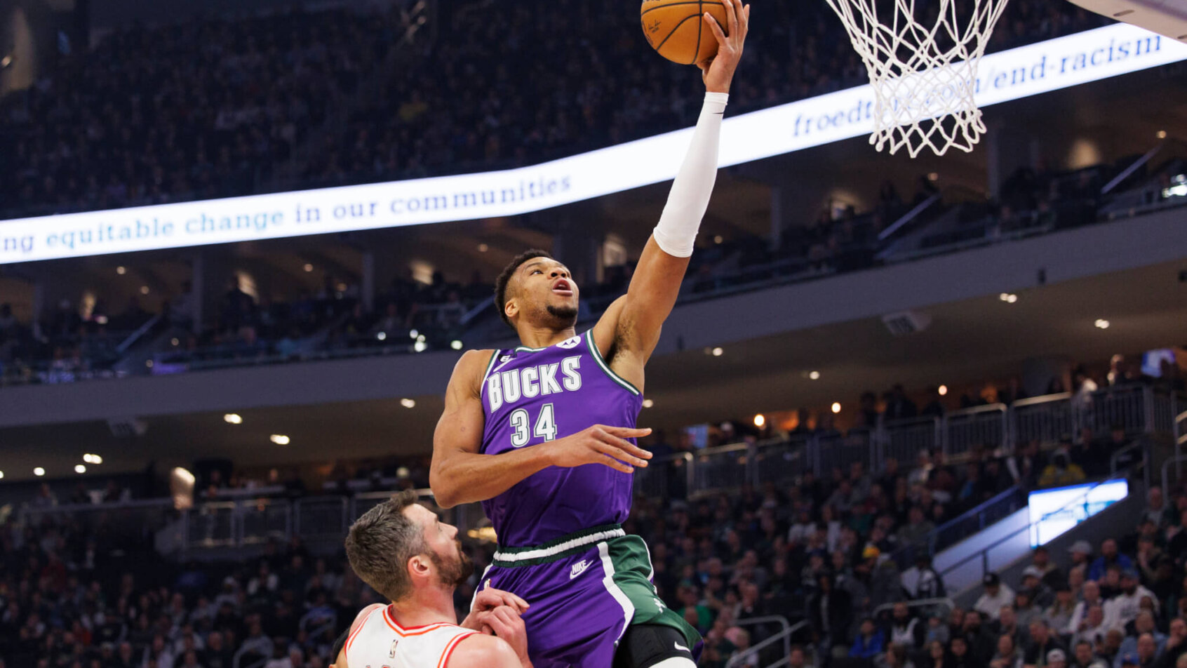 Milwaukee Bucks forward Giannis Antetokounmpo shooting a layup