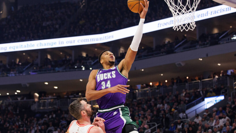 Milwaukee Bucks forward Giannis Antetokounmpo shooting a layup