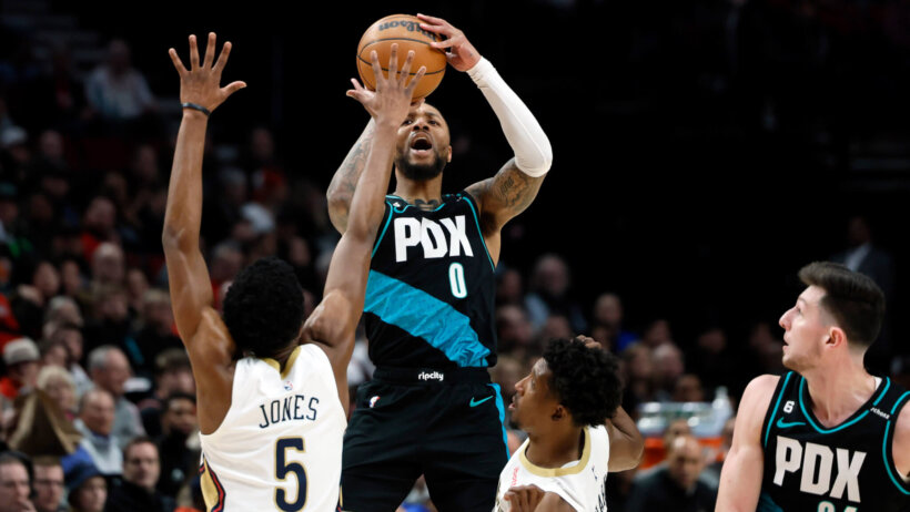 Portland Trail Blazers point guard Damian Lillard shooting a jumper