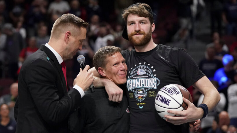 Gonzaga Bulldogs forward Drew Timme hugs coach Mark Few
