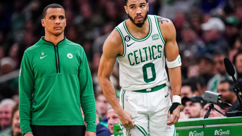 Celtics head coach Joe Mazzulla talking to Jayson Tatum.