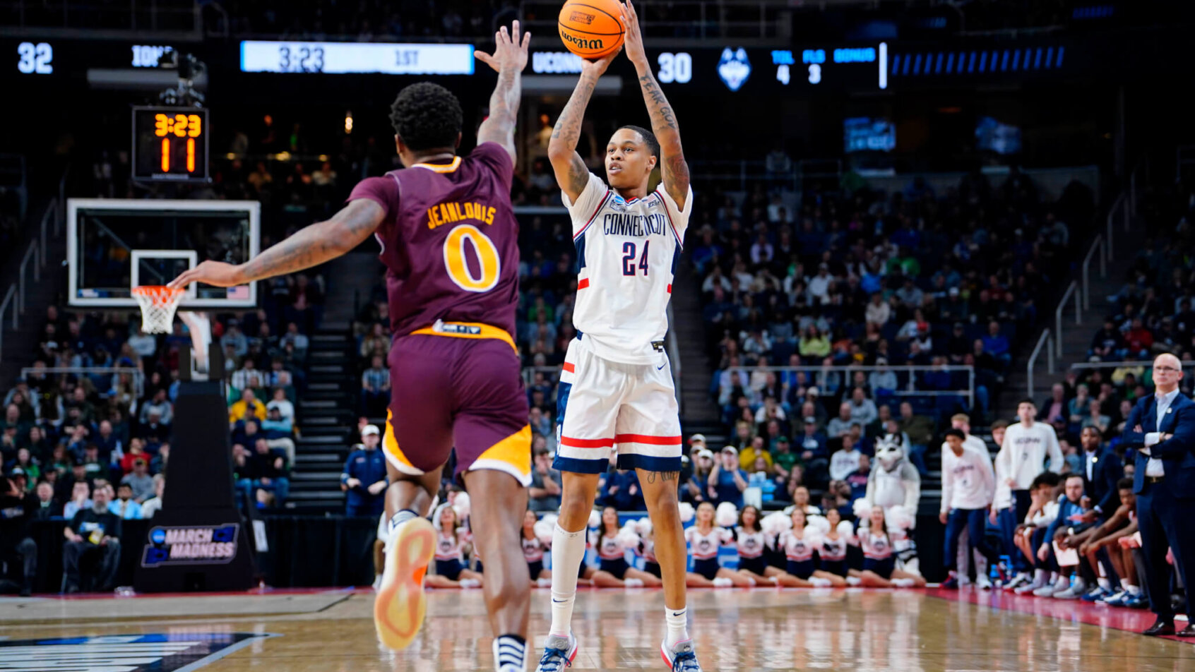 UConn Huskies guard Jordan Hawkins shooting a three