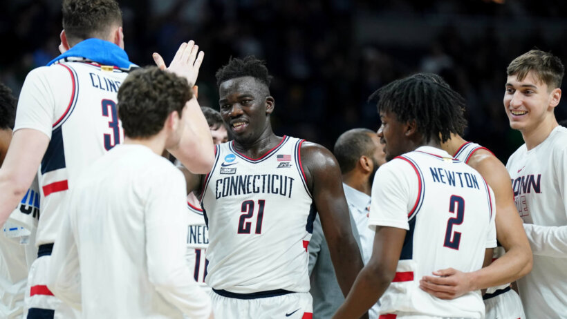 UConn Huskies players high-fiving