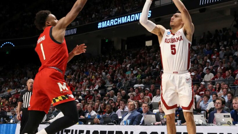 Alabama basketball action during March Madness.