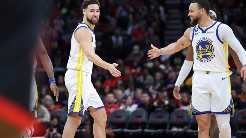 Klay Thompson and guard Stephen Curry high five