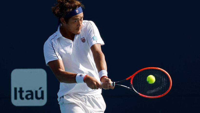 Zhizhen Zhang hitting return shot
