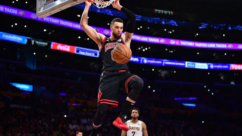 Chicago Bulls guard Zach LaVine dunking