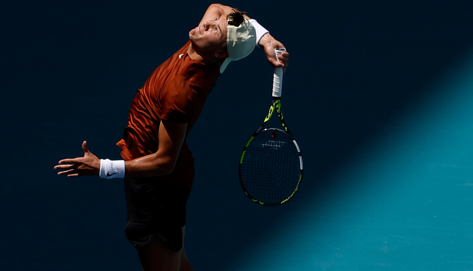 Holger Rune (DEN) serves