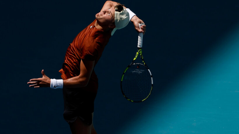 Holger Rune (DEN) serves