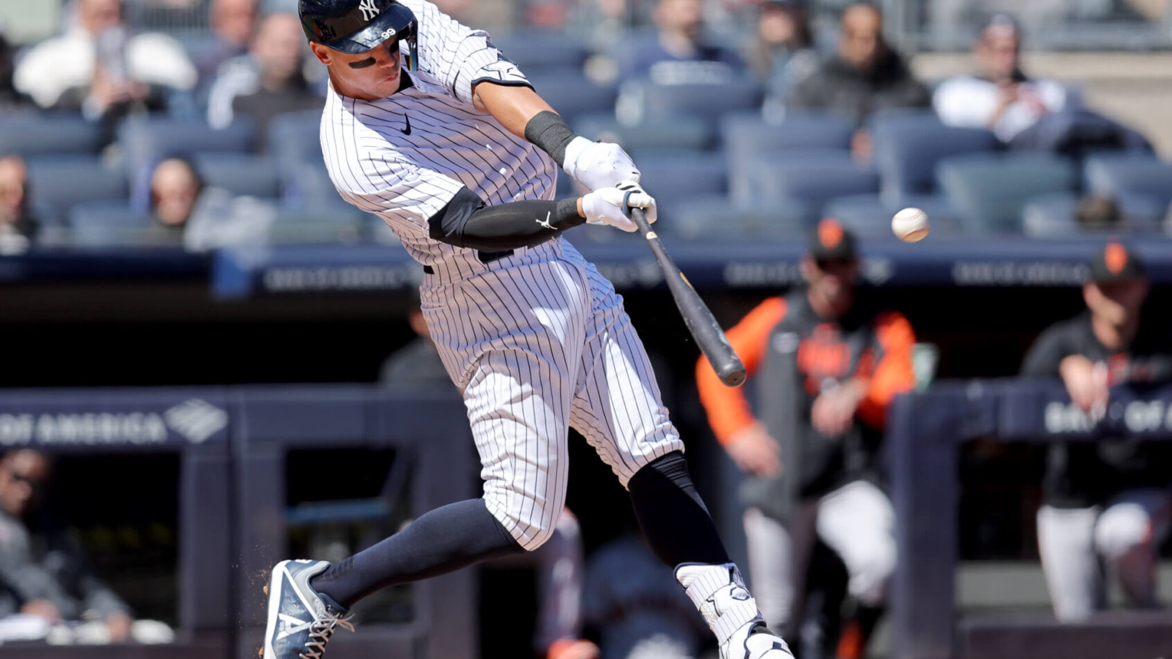 Aaron Judge hitting home run