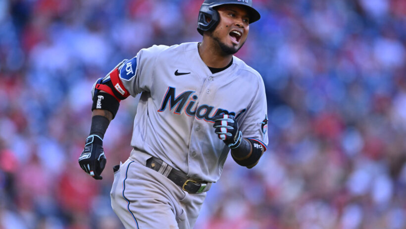 Miami Marlins second baseman Luis Arraez rounding the bases