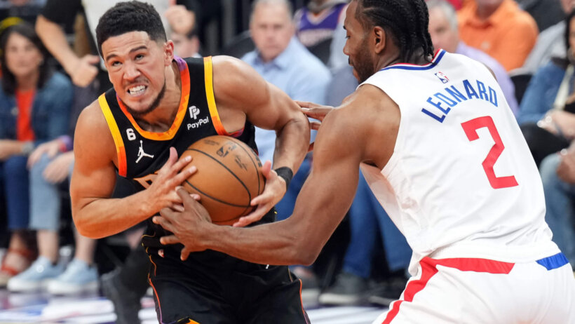 Devin Booker battles with Kawhi Leonard