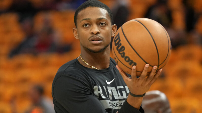 Sacramento Kings guard De'Aaron Fox warming up