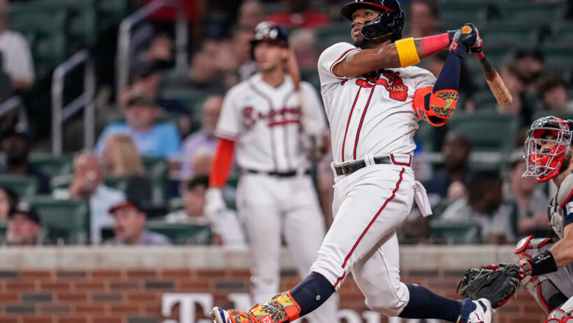 Braves vs Blue Jays. Atlanta Braves right fielder Ronald Acuna Jr.