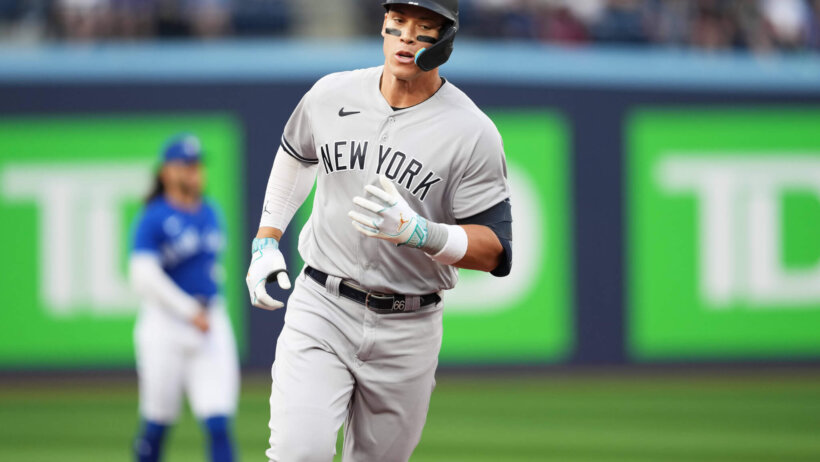 Aaron Judge rounding the bases