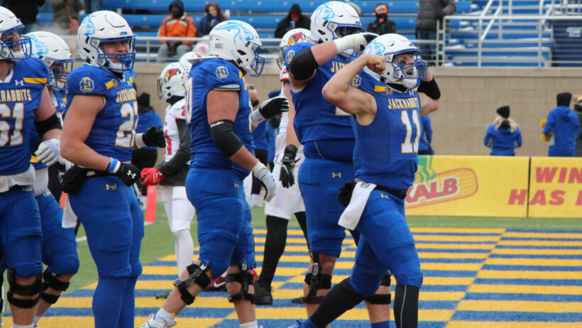 South Dakota State Mark Gronowski flexing