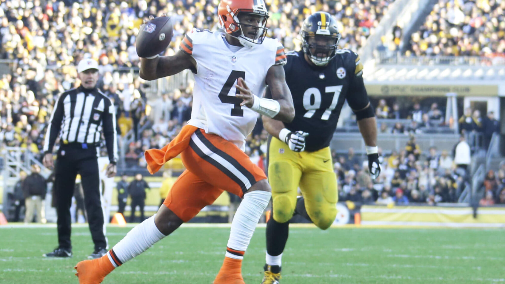 The Cleveland Browns are favored at Pittsburgh for the first time since 1989