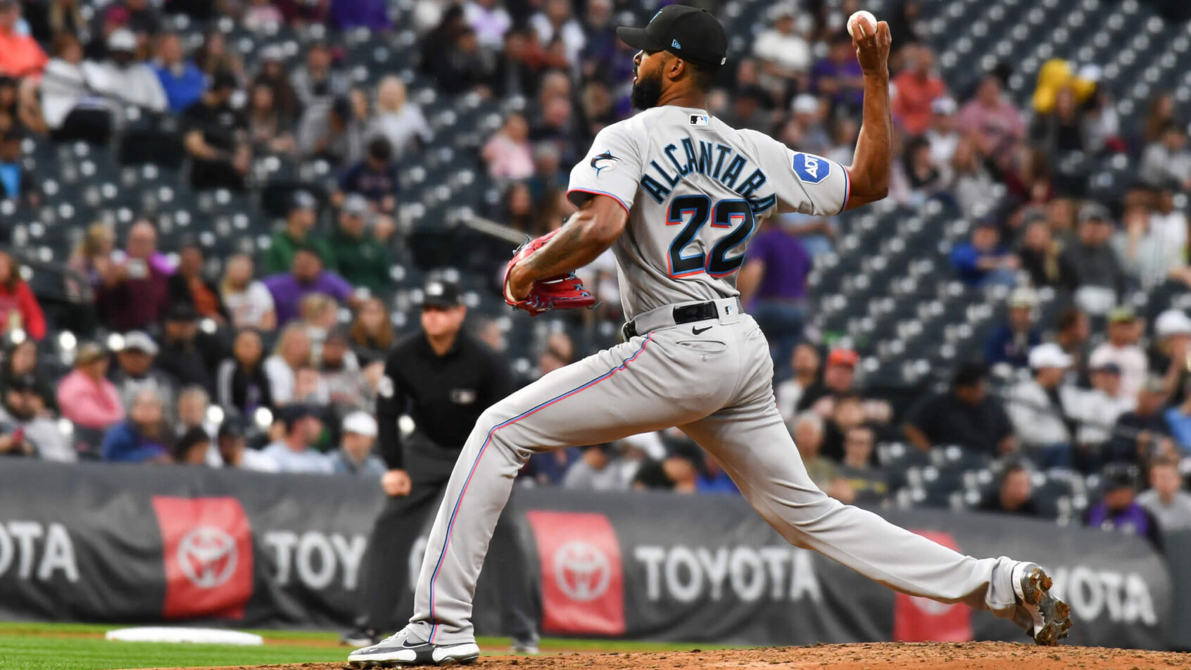 Miami Marlins starting pitcher Sandy Alcantara throwing
