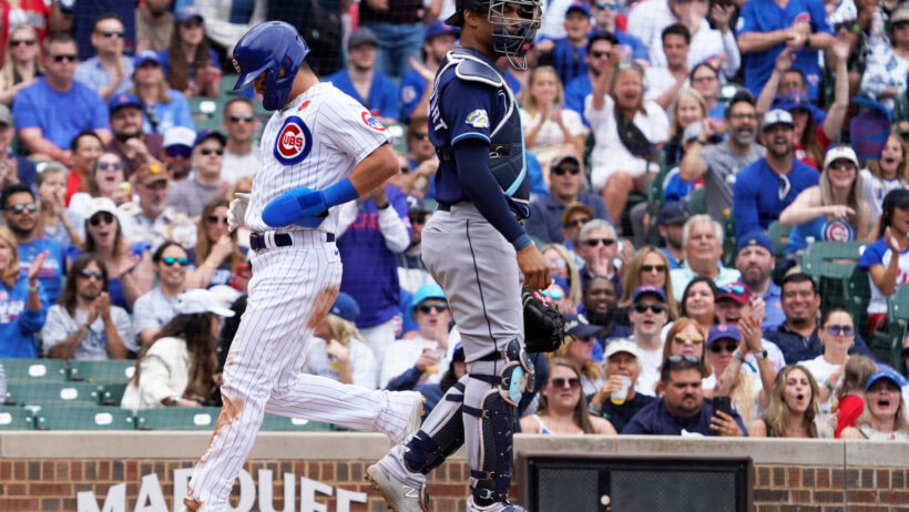 Chicago Cubs right fielder Seiya Suzuki scoring a run