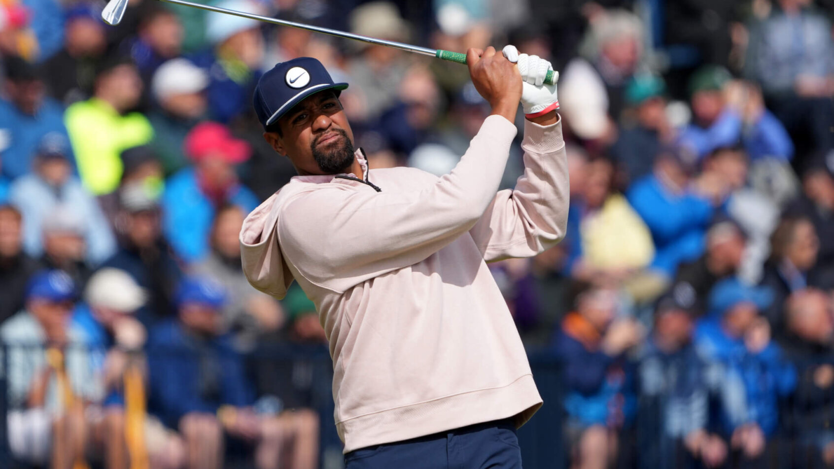 Tony Finau hitting a shot