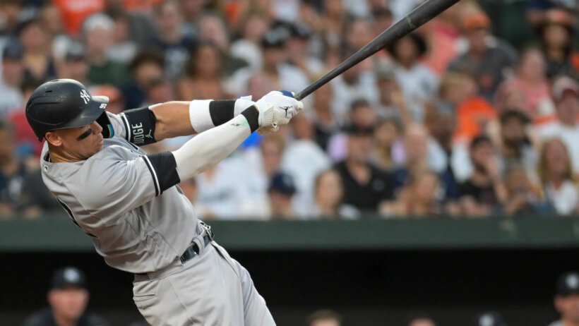 New York Yankees right fielder Aaron Judge swinging