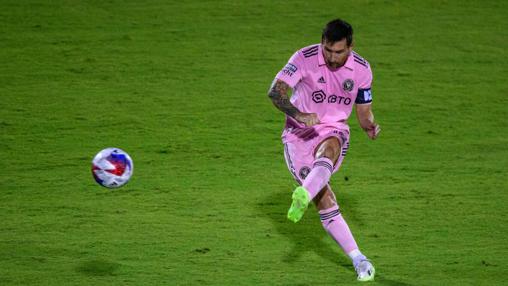 Inter Miami forward Lionel Messi (10) in action during the game between FC Dallas