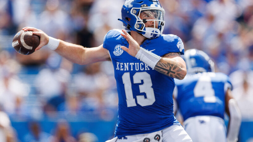 Kentucky Wildcats quarterback Devin Leary (13).