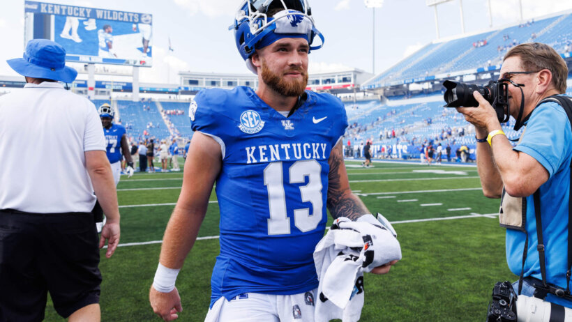 Kentucky Wildcats quarterback Devin Leary (13).