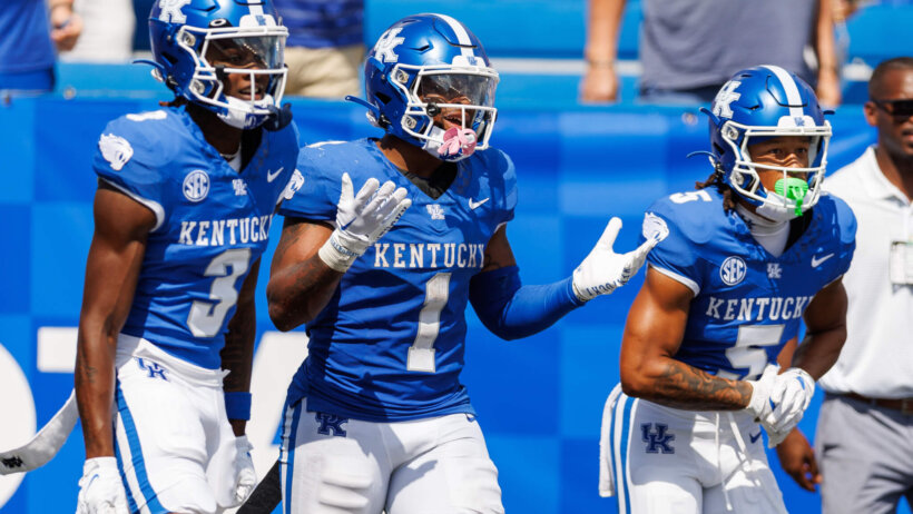 Kentucky Wildcats running back Ray Davis (1).