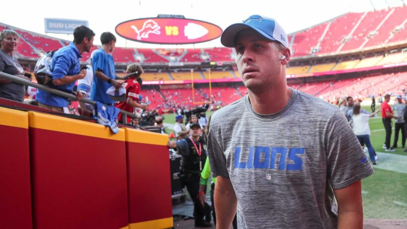 Detroit Lions QB Jared Goff getting ready for Thursday Night Football.
