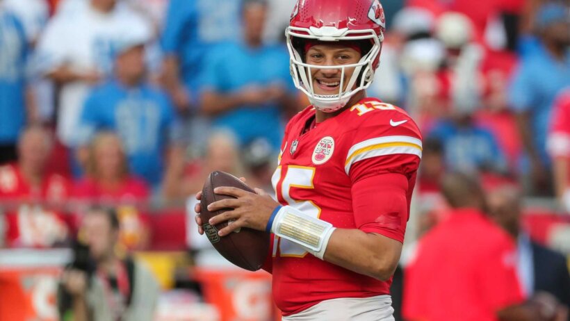 Patrick Mahomes warming up for NFL Thursday Night Football between the Chiefs and Lions.