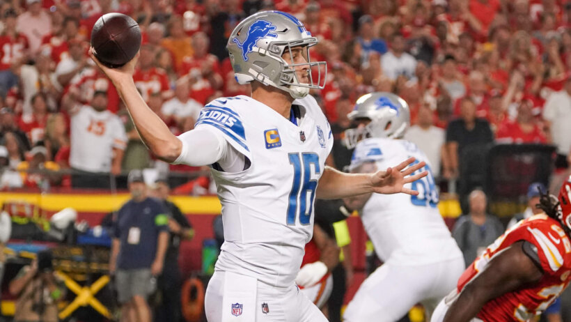Detroit Lions quarterback Jared Goff (16) throws a pass against the Kansas City Chiefs