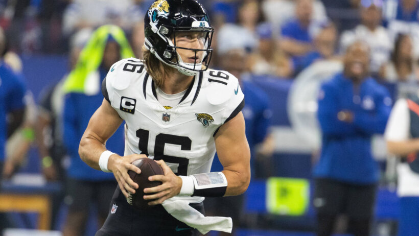 Jacksonville Jaguars QB Trevor Lawrence preparing to pass