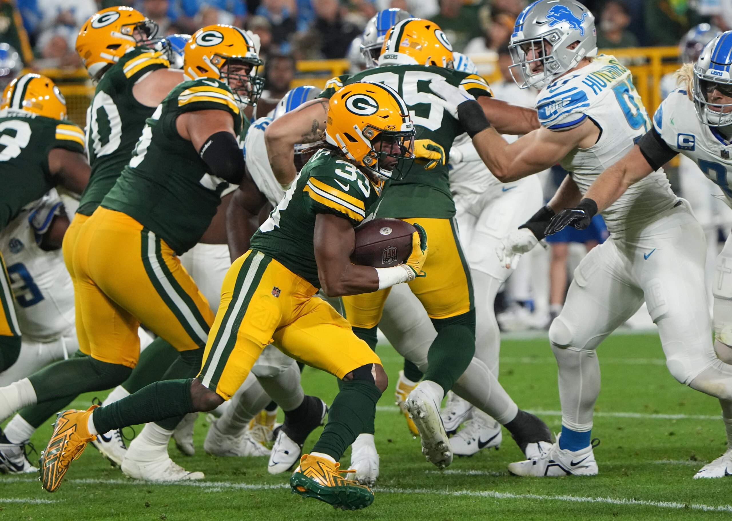 Green Bay Packers running back Aaron Jones (33) runs for a short gain