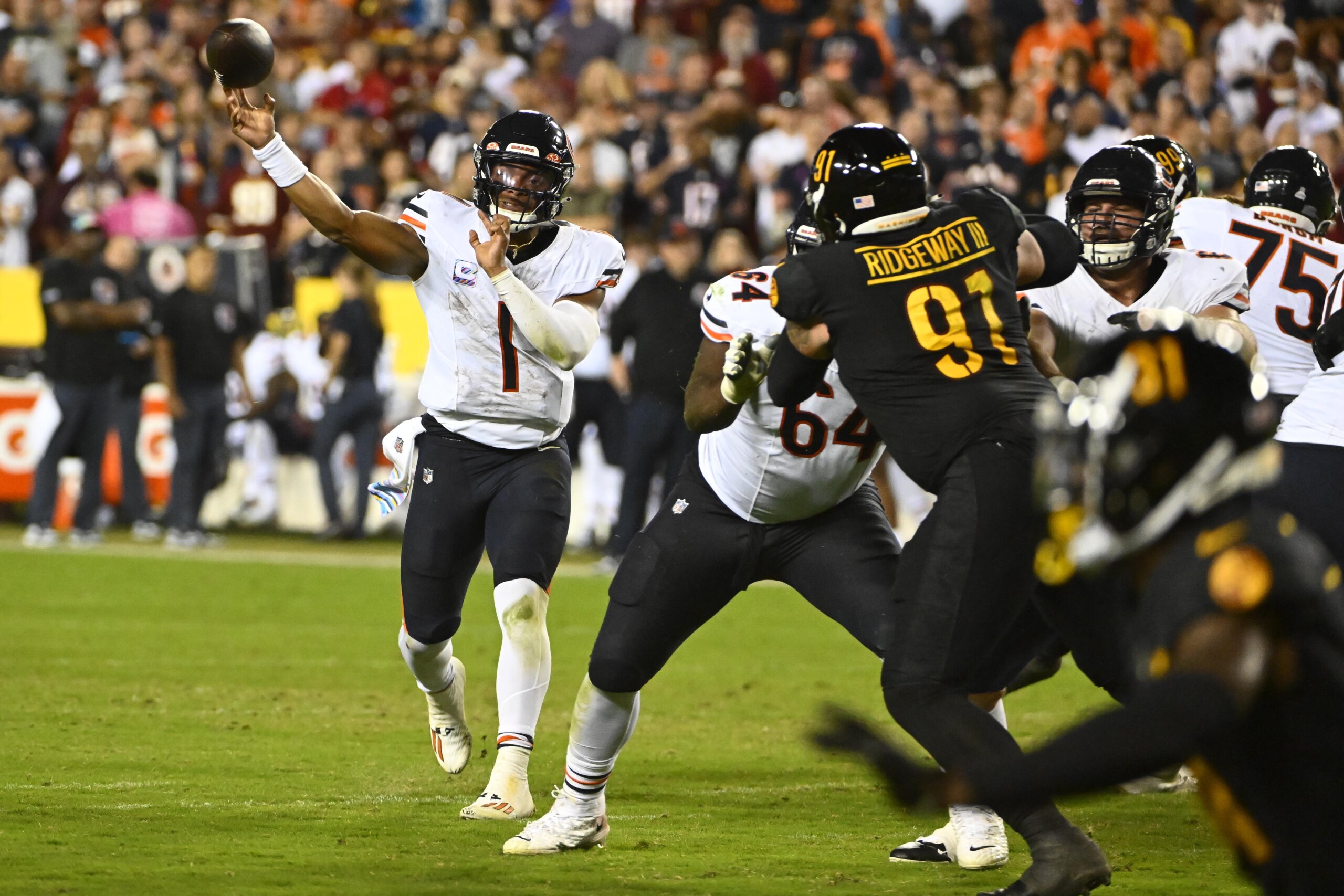 Chicago Bears quarterback Justin Fields (1) passes the ball