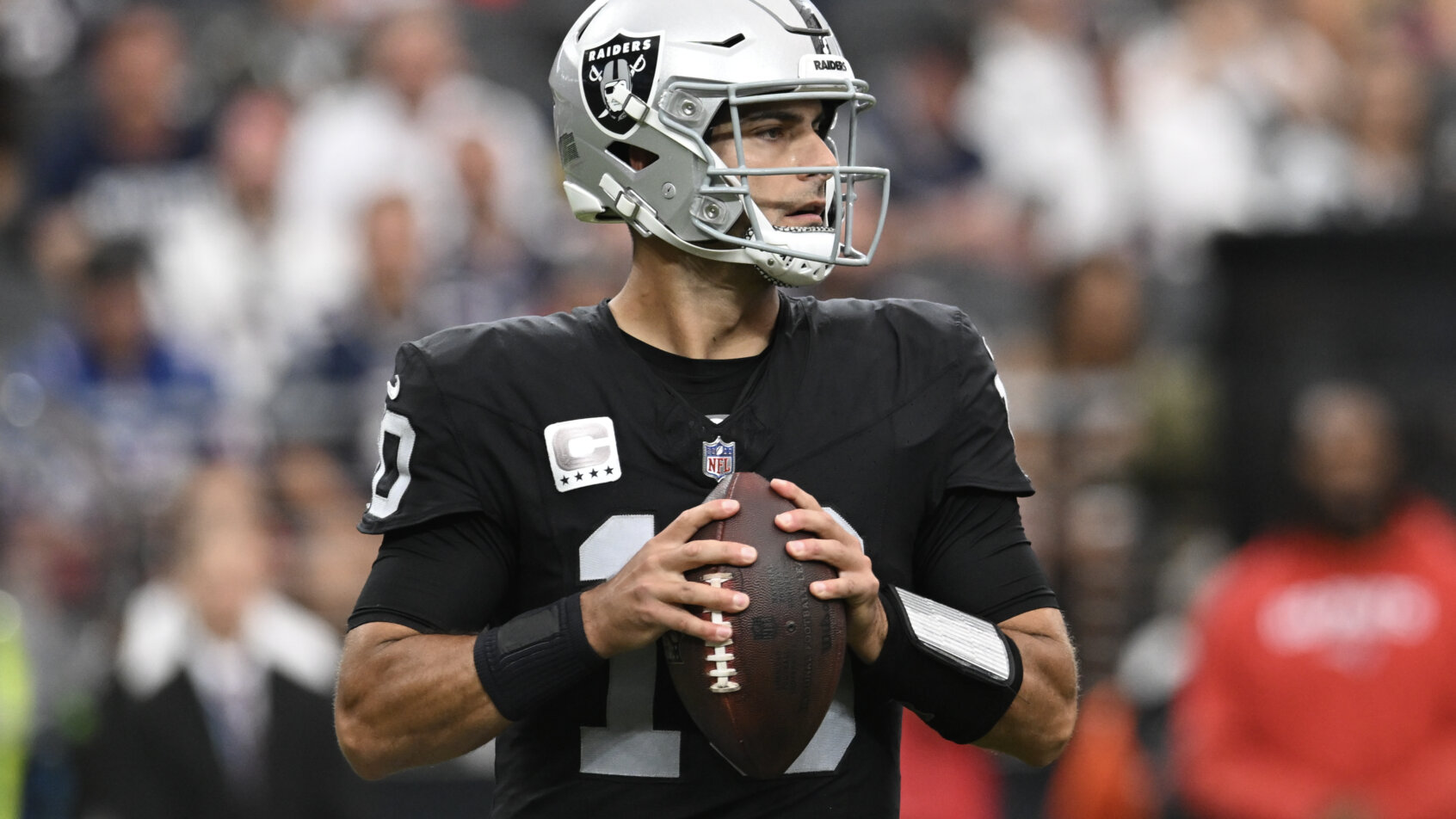 Raiders QB Jimmy Garoppolo (back) will be playing in the Week 8 MNF game against the Lions.