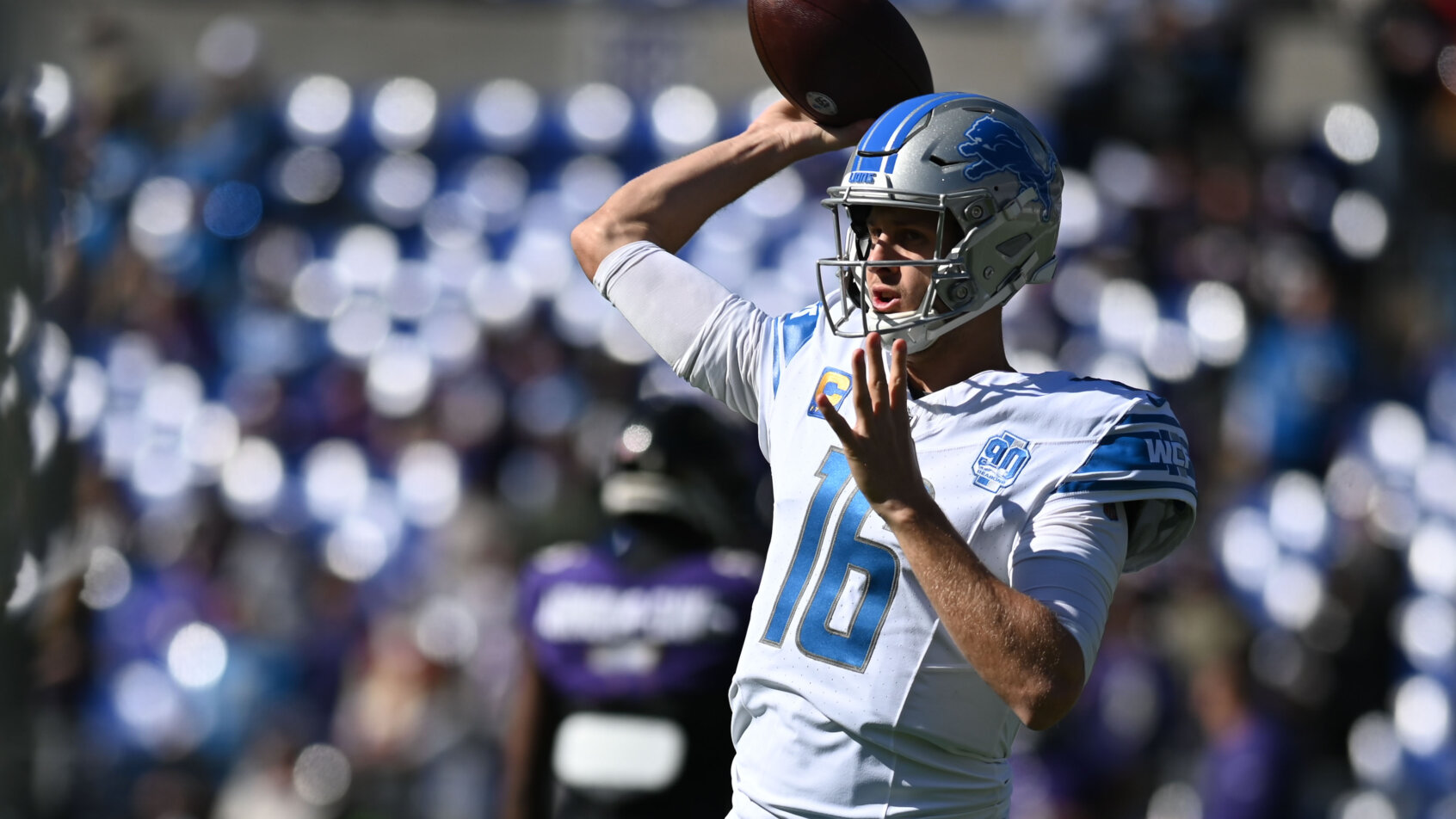 Detroit Lions QB Jared Goff throwing a pass.