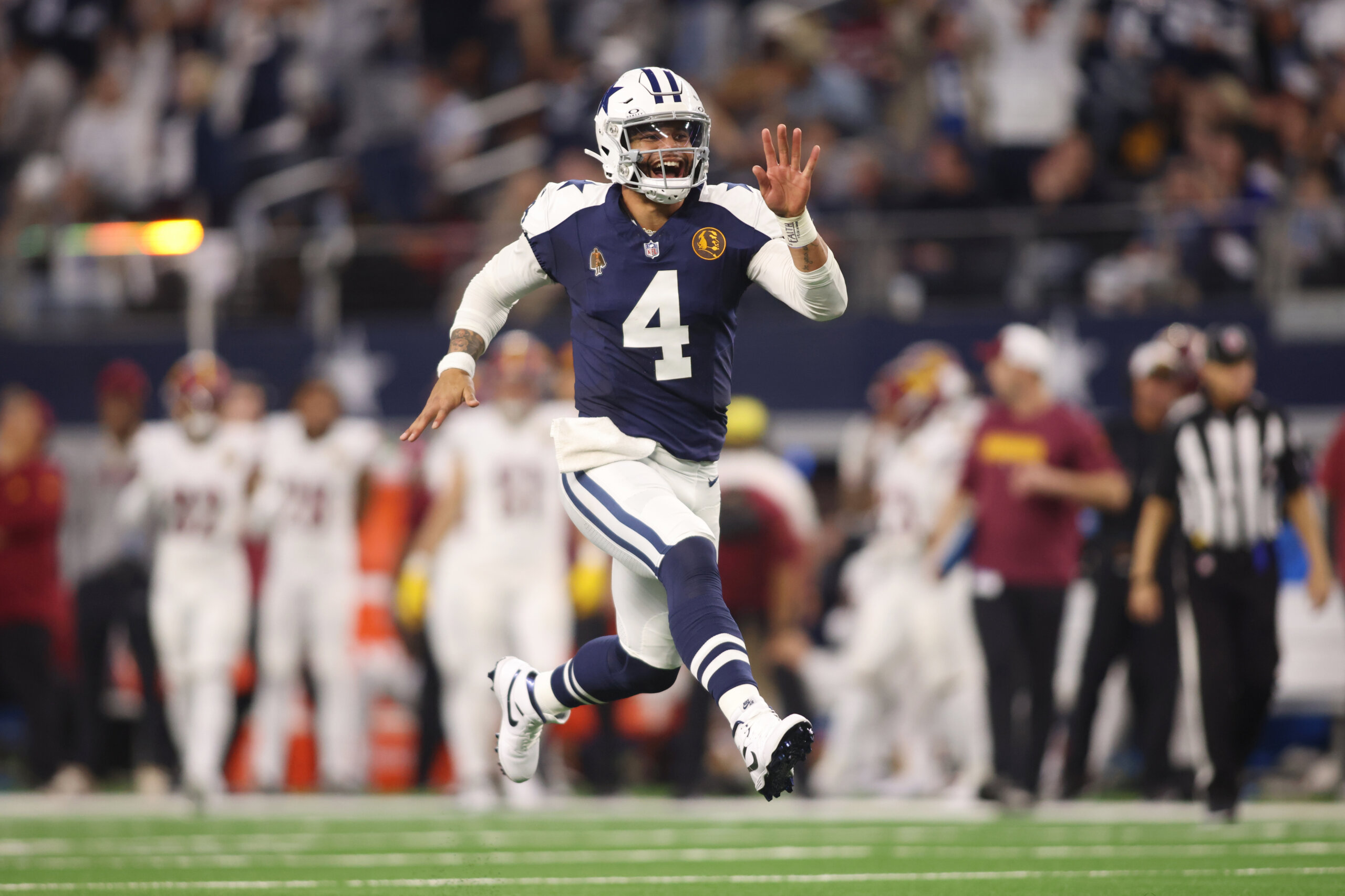 Dallas Cowboys Dak Prescott running celebrating touchdown