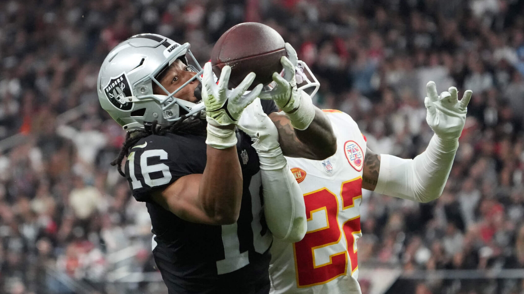 Las Vegas Raiders wide receiver Jakobi Meyers (16) catches a 33-yard pass