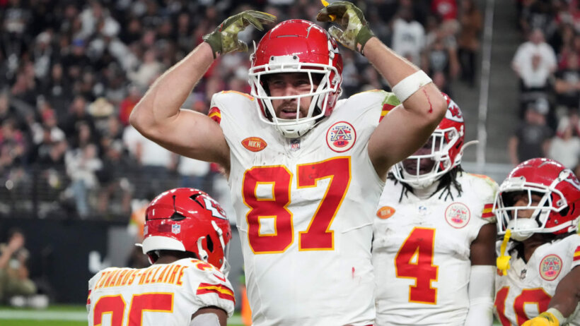 Kansas City TE Travis Kelce is given -110 odds to score an anytime TD in the Chiefs vs Packers player props.