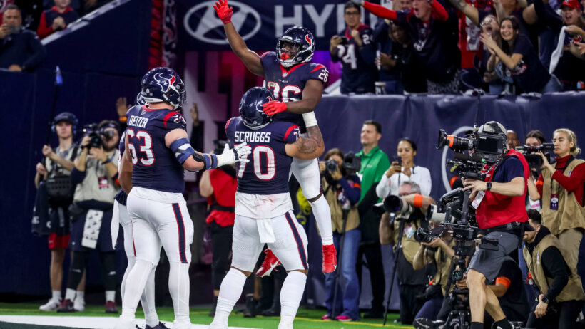 Houston Texans running back Devin Singletary (26) celebrates scoring a touchdown