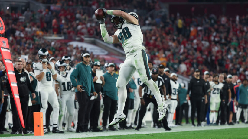 Philadelphia Eagles tight end Dallas Goedert making a catch