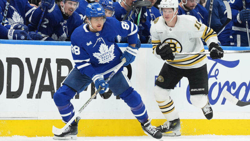 Toronto Maple Leafs right wing William Nylander skates with the puck against Boston Bruins