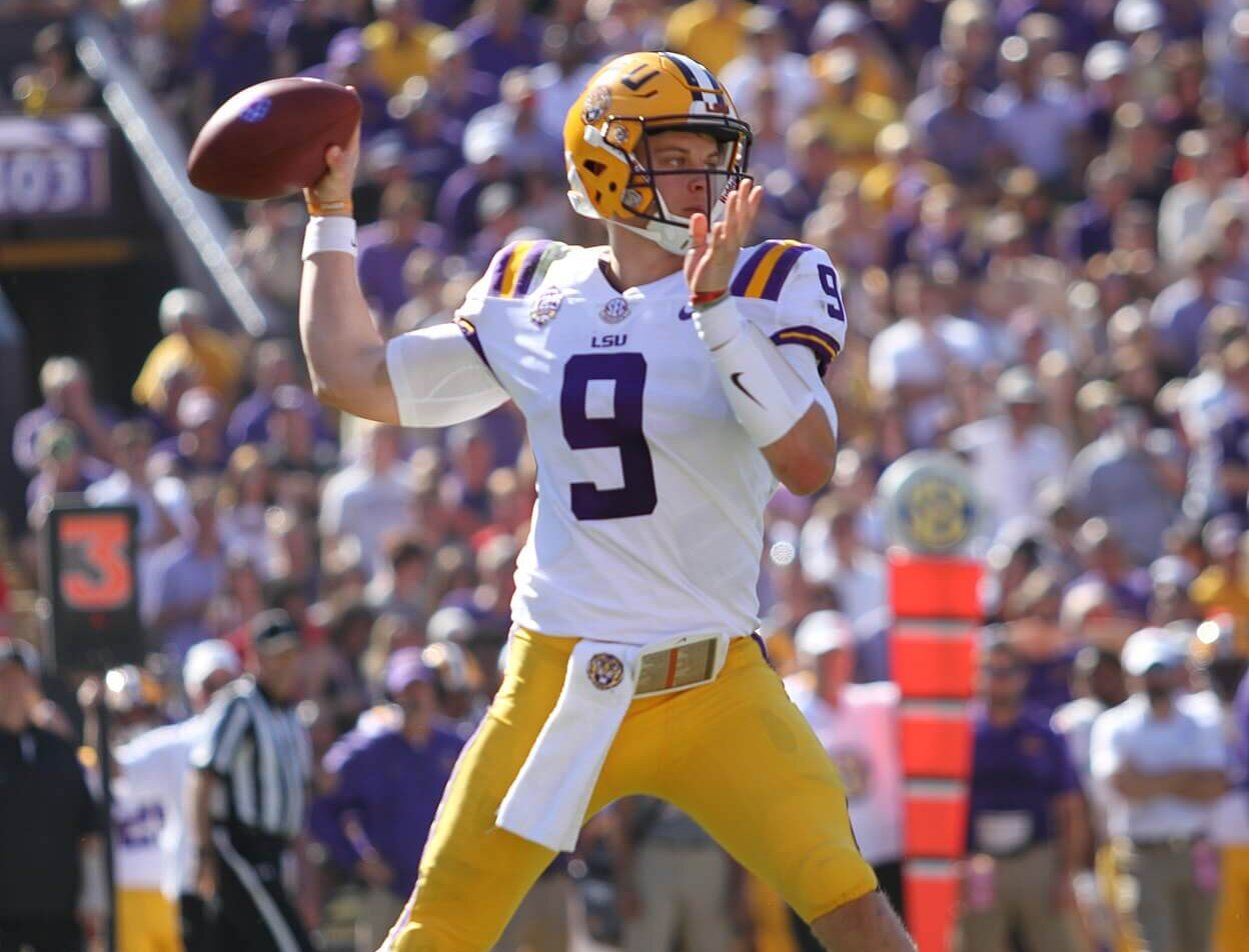 LS QB Joe Burrow throws the ball